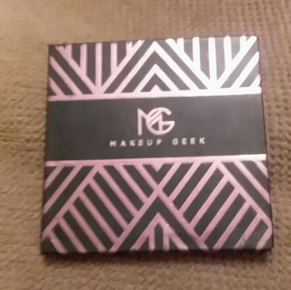 Makeup geek Manny MUA eyeshadow palette